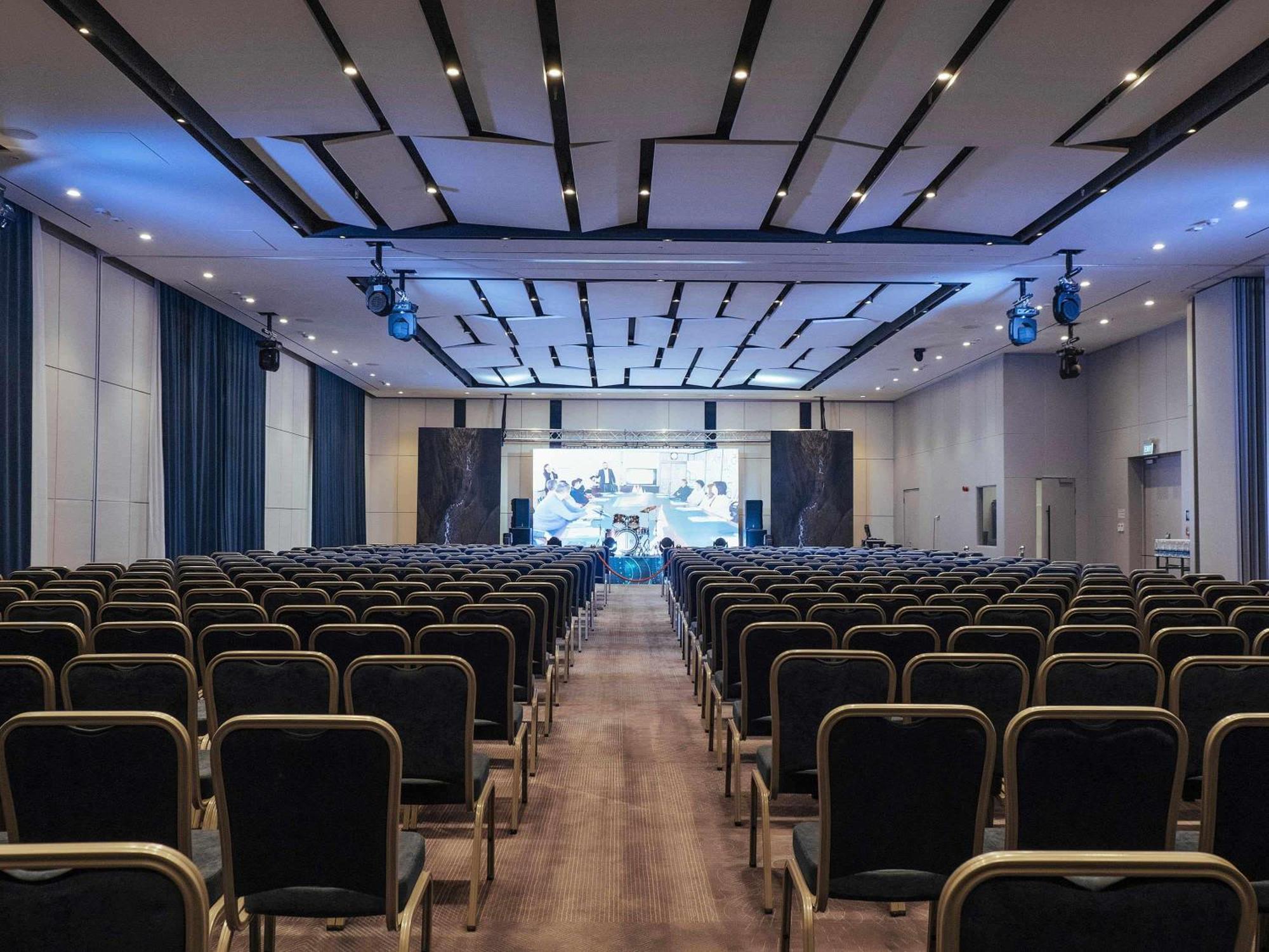 Novotel Bishkek City Center Bagian luar foto