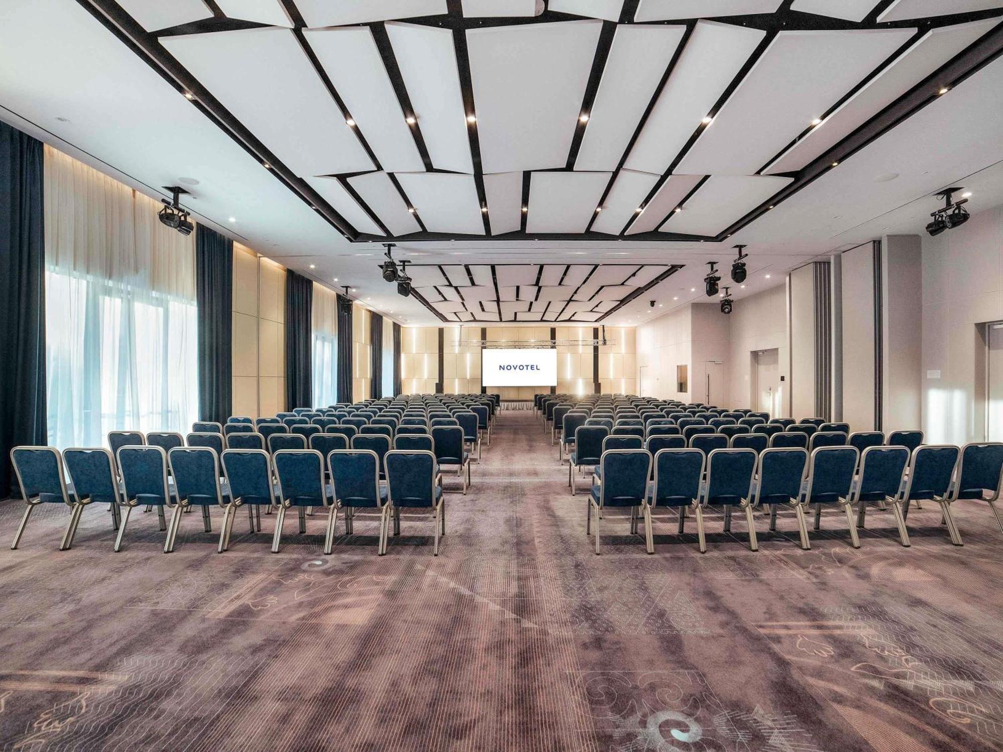 Novotel Bishkek City Center Bagian luar foto